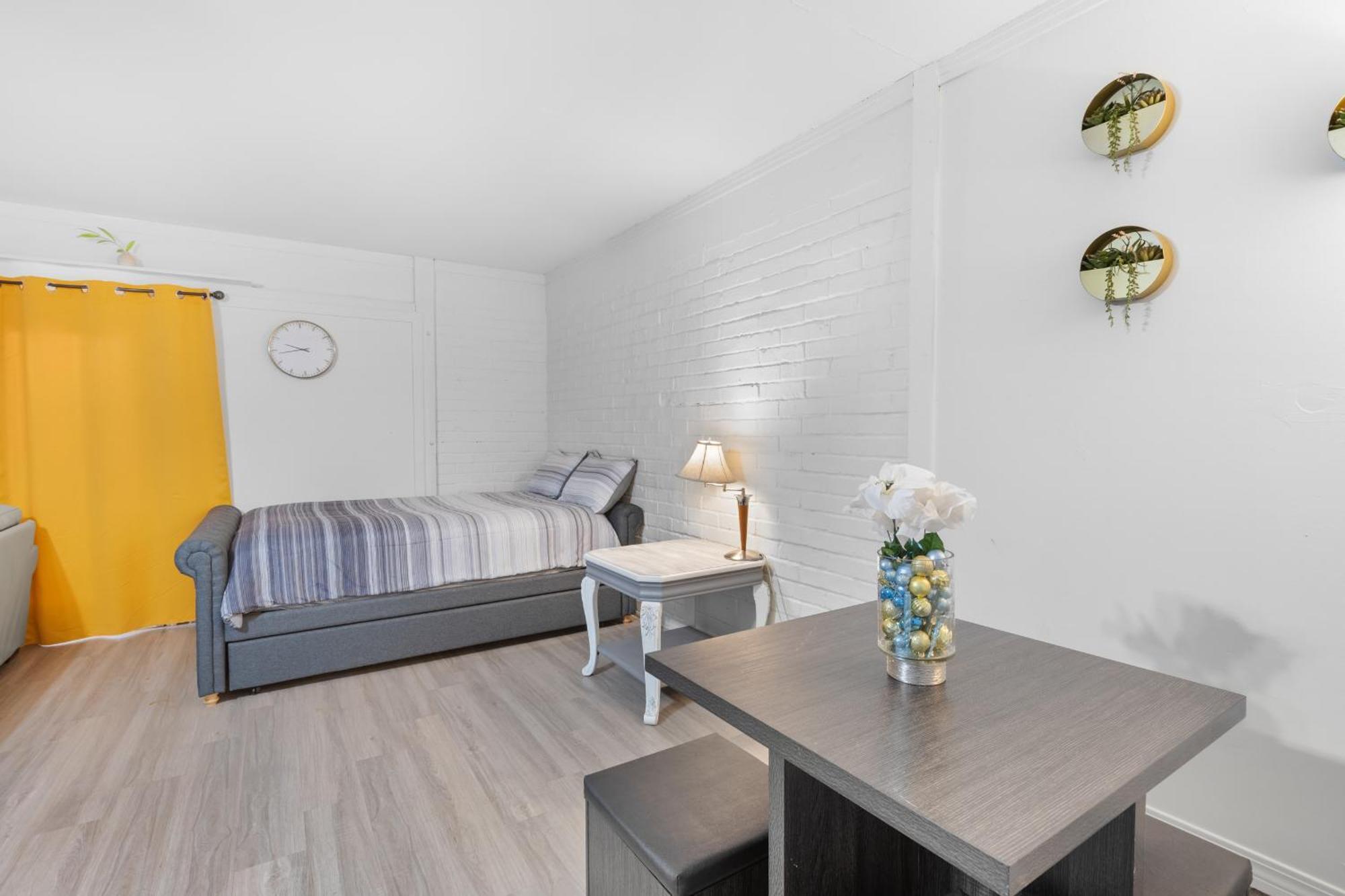 Pet Friendly Large Studio With Free Wi-Fi In Great Location! Orange Park Dış mekan fotoğraf